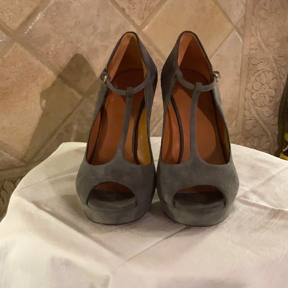 🔥SALE!🔥Gucci T-Strap Suede Platform Heels - Picture 4 of 7
